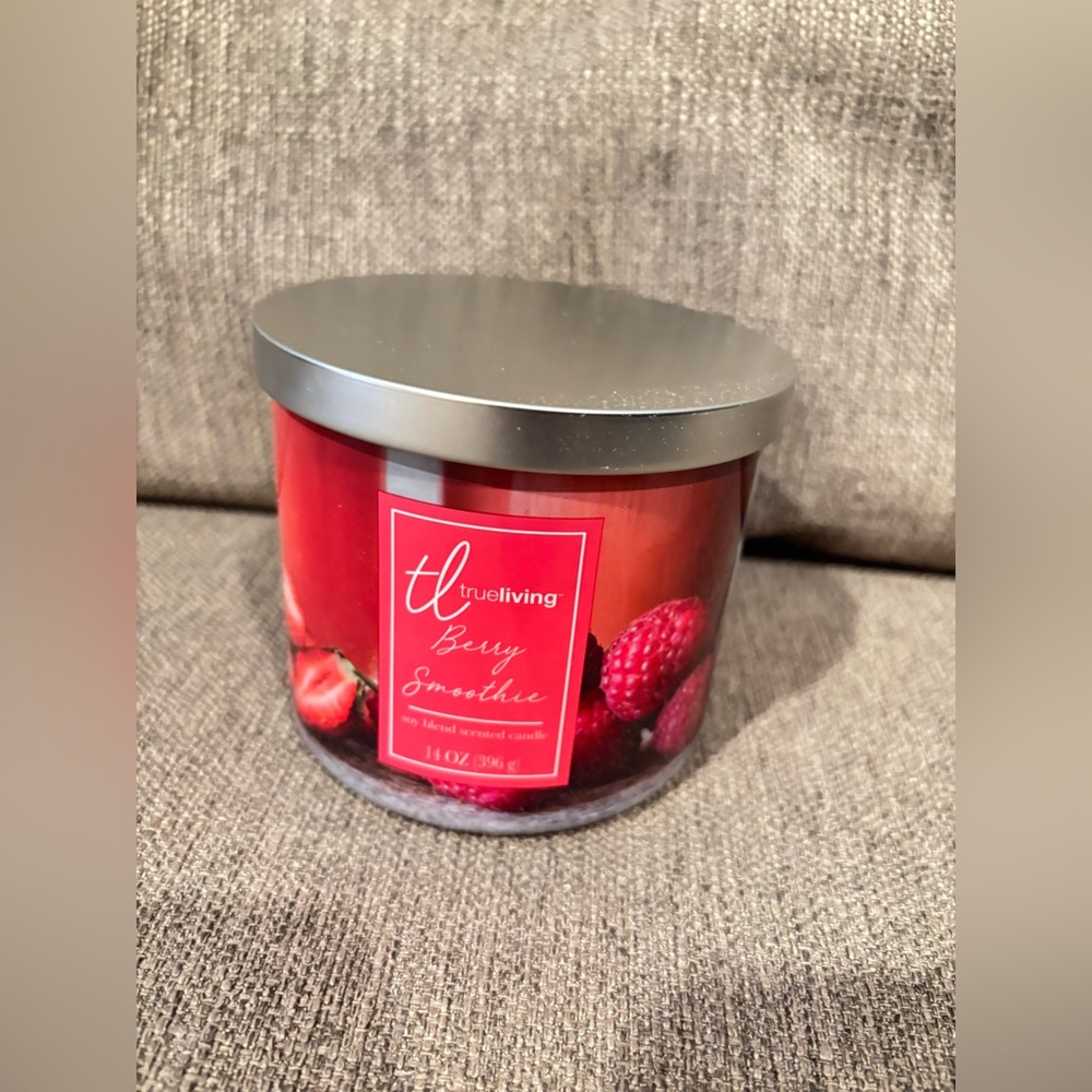 True Living Berry Smoothie Scented Candle - Red